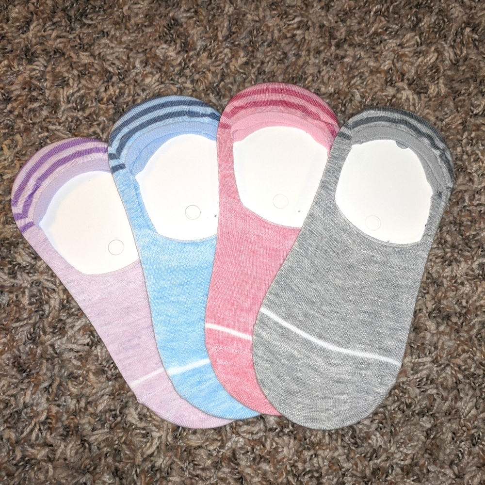 NEW! 4 Pairs Of No-Show Socks